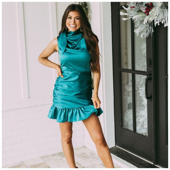 TCEC Ruched Mini Dress In Green - Picture 2 of 7